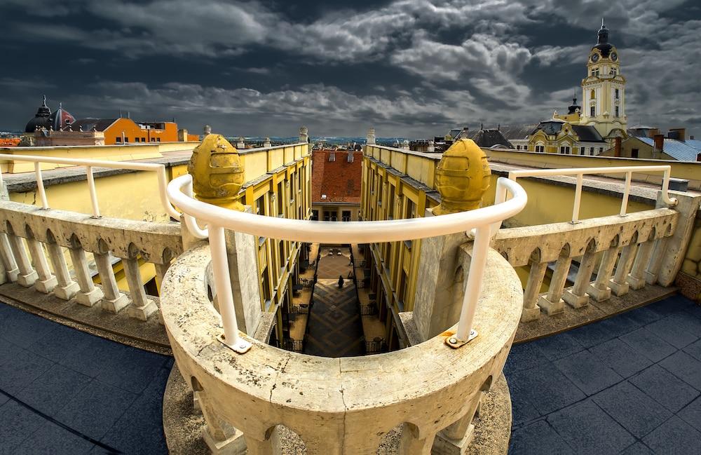 Palatinus Grand Hotel Pecs Bagian luar foto